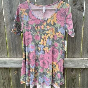 🏷 NWT LuLaRoe Perfect T XXS Beautiful Colors Floral Pattern Swing Tee Side Slit